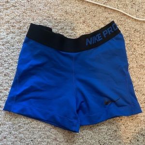 Nike pro spandex size small
